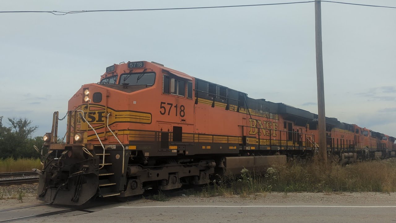 Railfanning 102 - GE ES44AC BNSF 5718 Leading, 09/23/25
