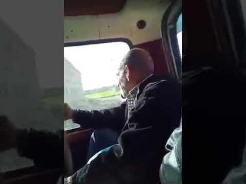 رجل يسب ويلعن الشعب