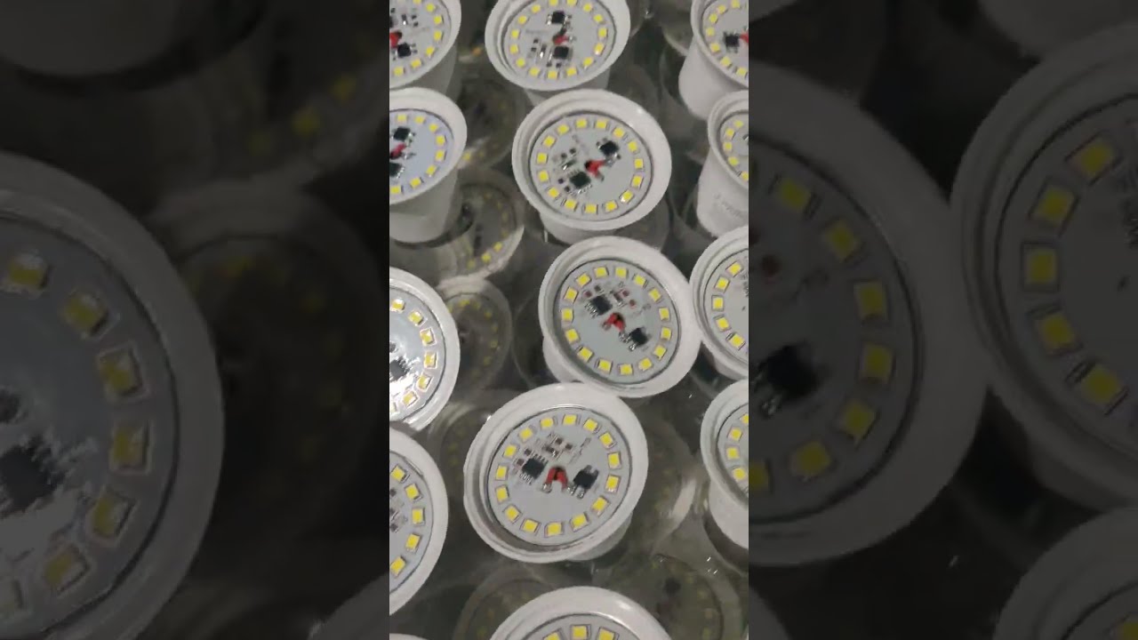 9 Watt LED Bulb Shorts Spider Man
