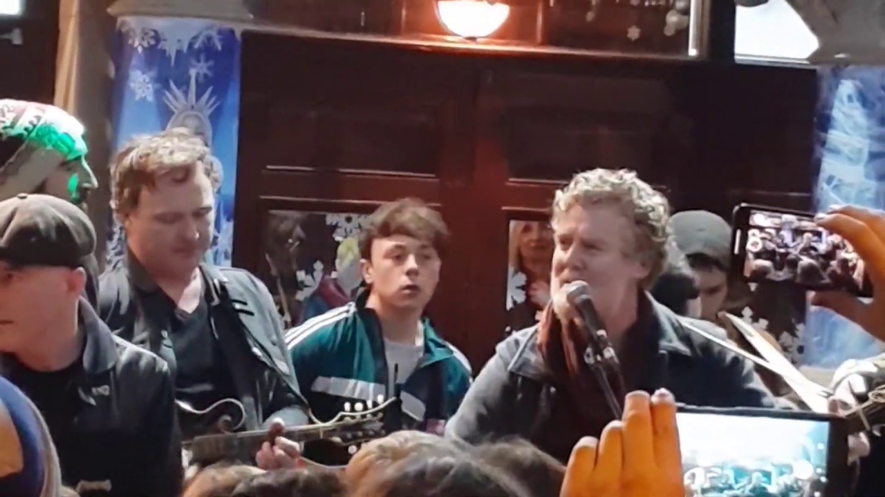 Glen Hansard and friends (Busking in Dublin on Christmas Eve, 2018