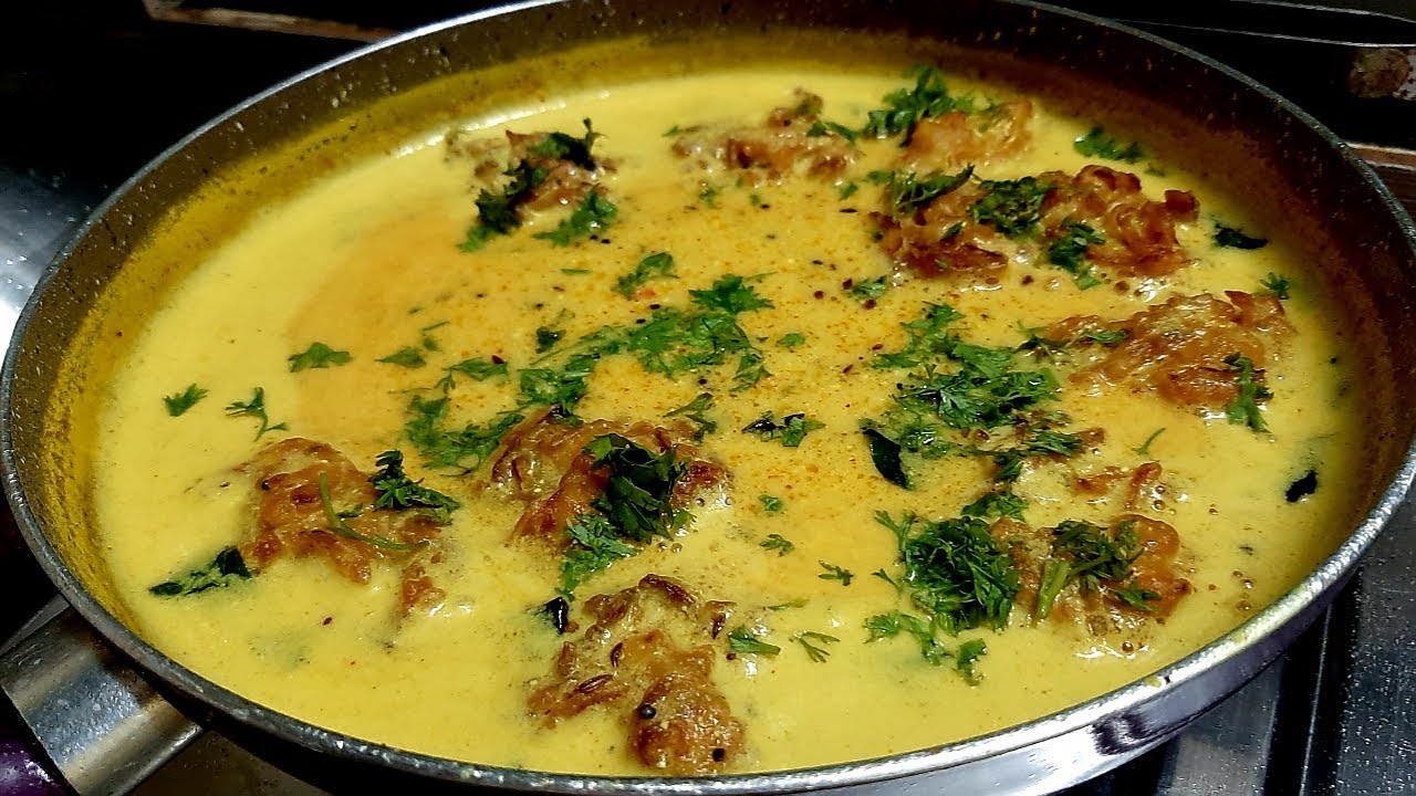 Kadi Pakoda Recipe Easy And Testy | आसान तरीके से बनाएं भजिया कढ़ी  |Naziya shaikh Indian vlogger