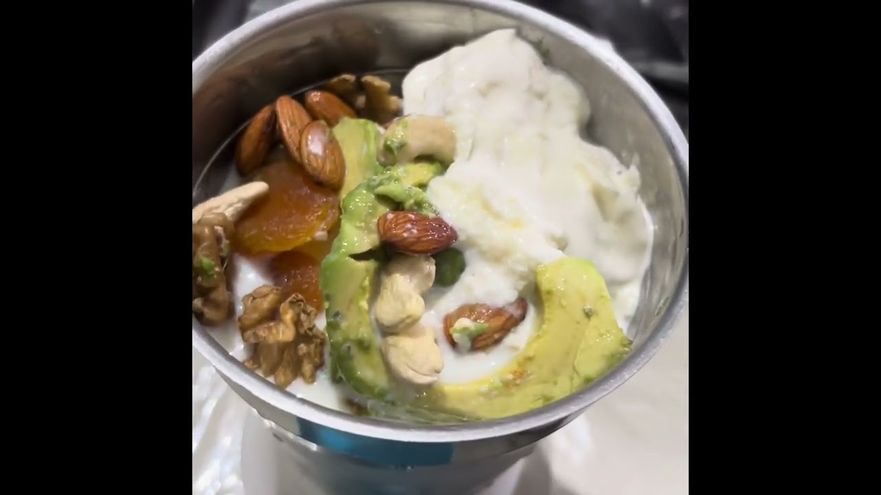 🥑🍌 “Creamy, Dreamy, and Power-Packed – The Avocado Banana Boost!” 