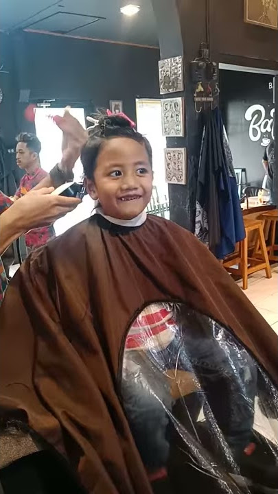 Anak gondrong potong rambut..  Lanang tenan