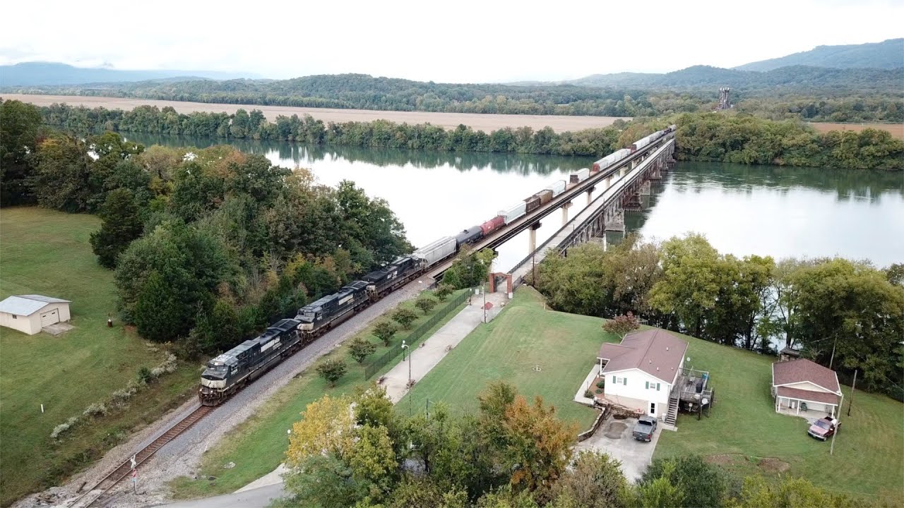 NS Crosses the Tennessee River in Bridgeport, Alabama YouTube