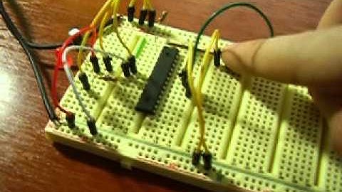 ATmega8 interrupt-driving button and led