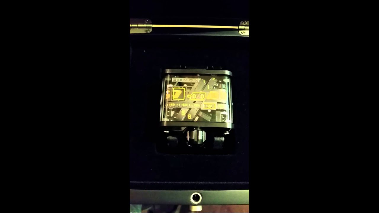 クレイジーな動きに注目！！】【腕時計・Devon Works watch 】Tread 1 