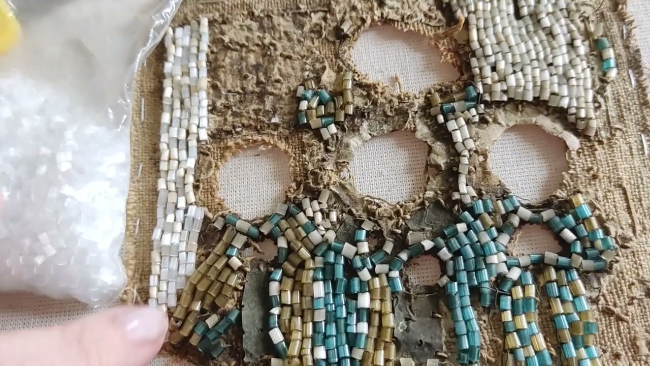 Мешаю старый бисер с сатиновым бисером preciosa.  Особенности старинной вышивки.