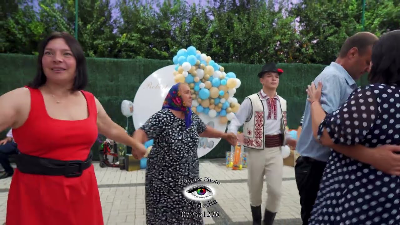 Dansuri de la sud cu formația Hora Prutului