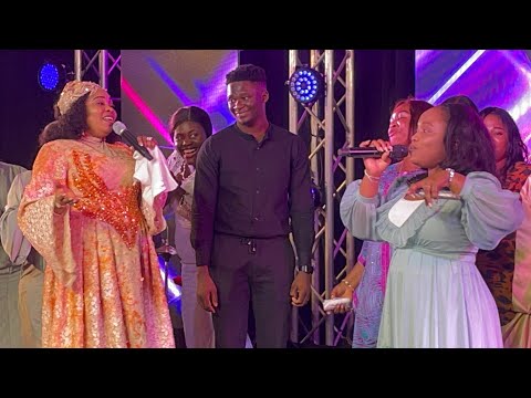 MUSIC IS IN HER BLOOD! TOPE ALABI TO HER DAUGHTER AS SHE SING WITH DEEP YORUBA PROWESS@MUM BIRTHDAY