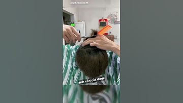 Thanh niên vào tiệm tự cắt tóc cho bản thân