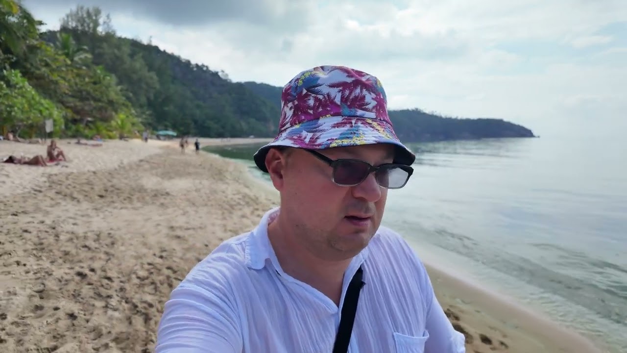 Цветение воды на пляже Mae Haad, остров Панган, Таиланд