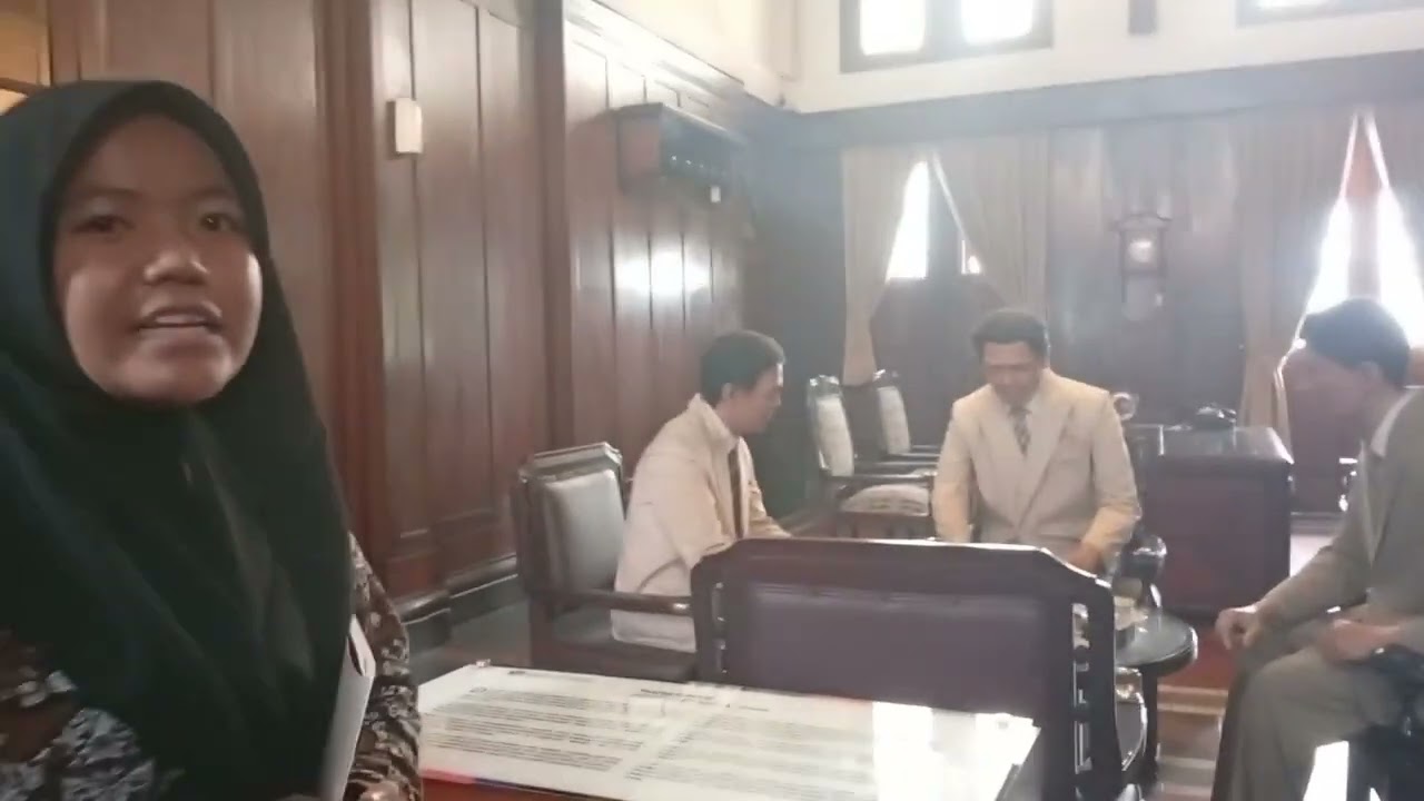 Tugas bahasa Indonesia:menjelajahi/menelusuri museum bank Indonesia. 