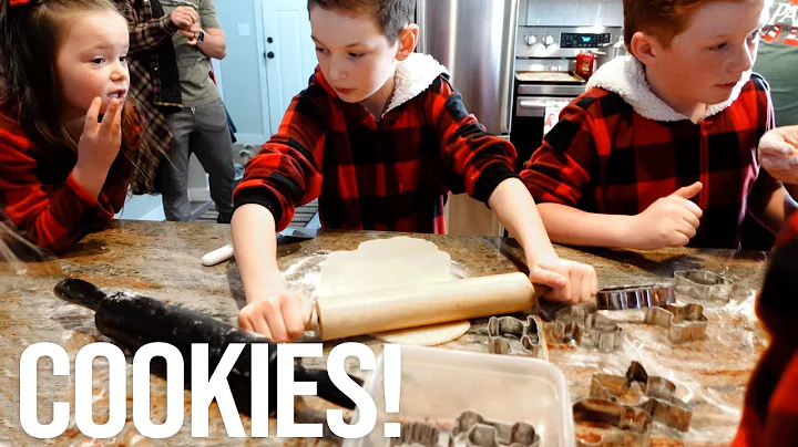 IT'S OUR YEARLY CHRISTMAS COOKIES AT NANAS! DECORATING SUGAR COOKIES