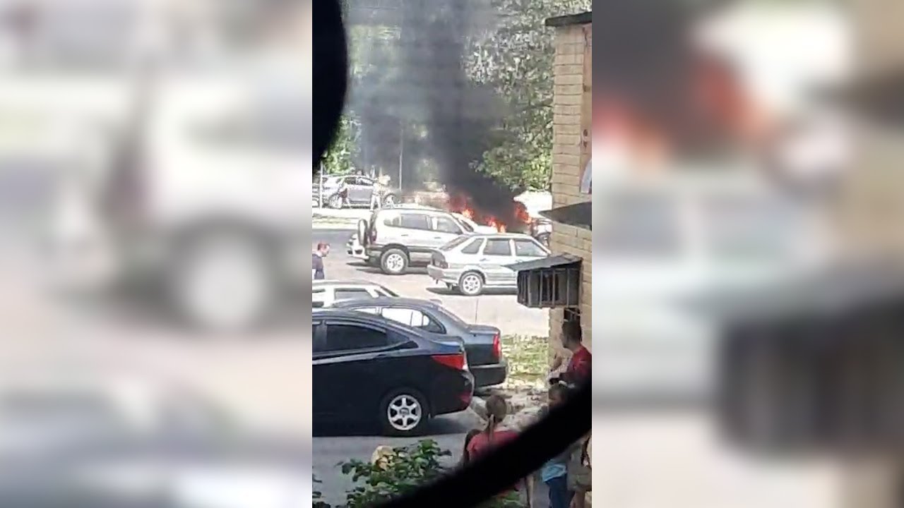 На Спартановке в Волгограде дотла сгорел автомобиль - YouTube