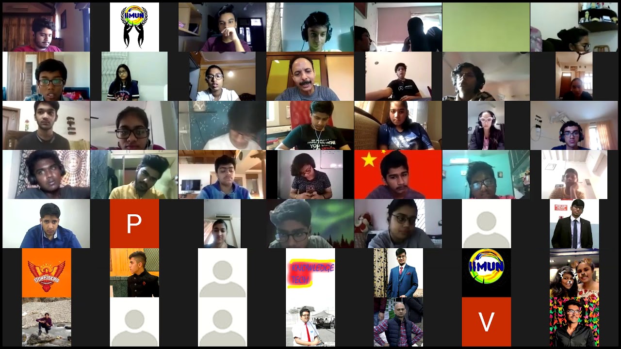 Dr. Mickey Mehta connects with IIMUN students.