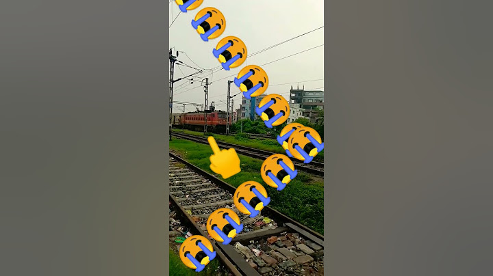😭😭चलती हुई 😭 ट्रेन से कट गया युवक हुई मौत 😭😭 #viral #video #train