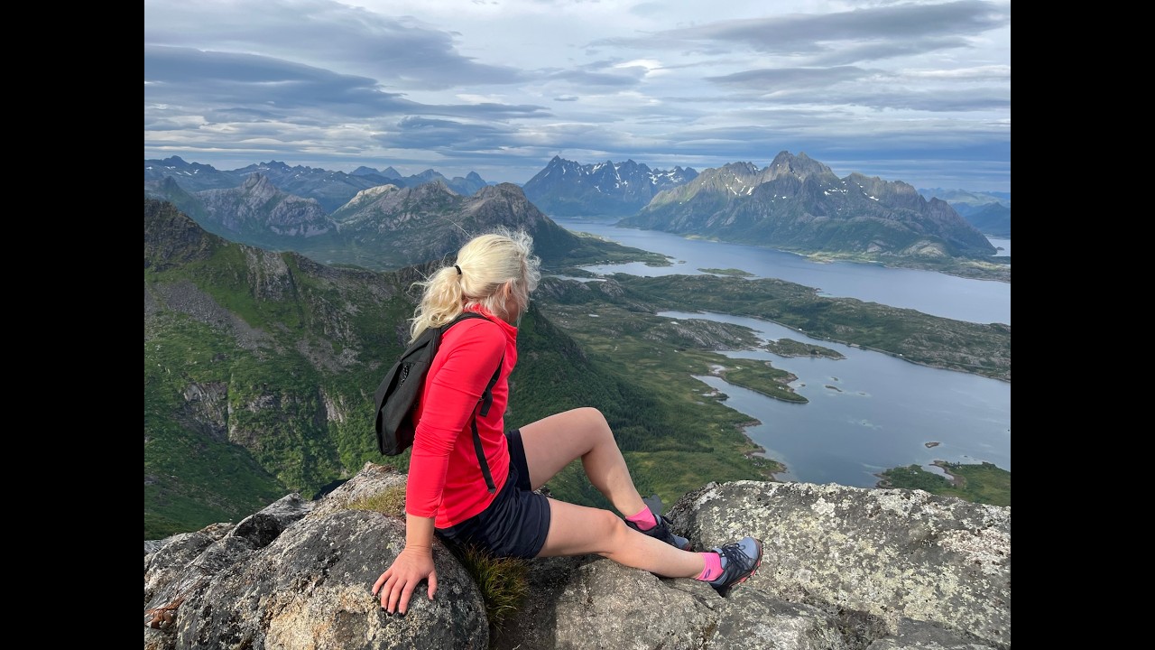 Very rewarding hike to Fløya and Djevelporten in Svolvær, Lofoten, Norway