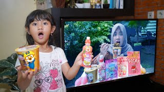 DRAMA ANAK - MAIN HOLA HOOP AMBIL MAKANAN SERBA PINK DI DALAM TV 📺| Salsa and family