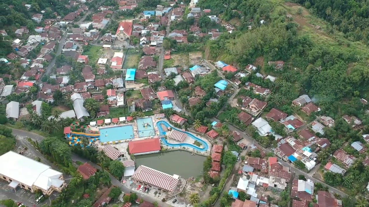 WATERPARK GOLDEN LAKE RESORT  serta Pemandangan Desa Tingkulu