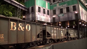 Spotting Some Loaded Hoppers O Scale