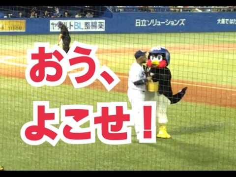 じゃんけん大会中バレンティンがプレゼント投げ込んでくれた！－東京ヤクルトスワローズ応援チャンネル＆つば九郎－