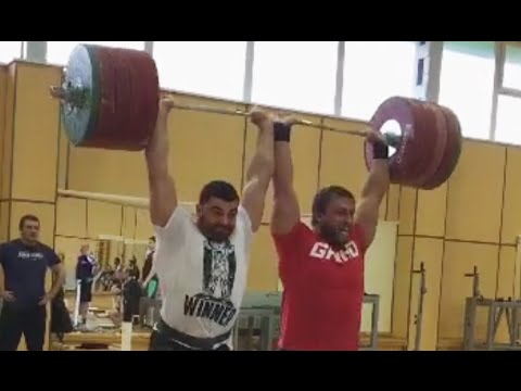 Видео: Klokov and Berestov — 245 kg Press