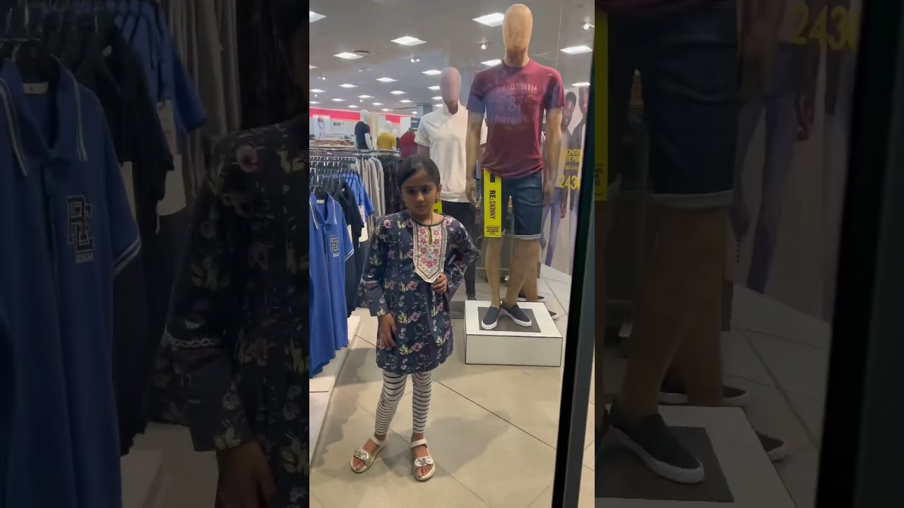 Statue at shopping #mozambique #explore #funnyvideo #statuemaking #maputo #chilling #woolworths