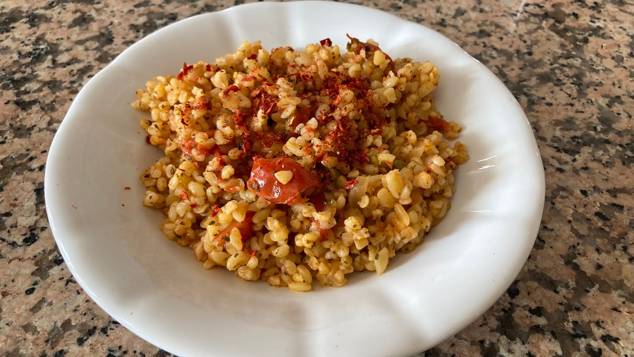 Domatesli Bulgur Pilavı Tarifi | Nefis ve Pratik Pilav Yapımı Domatesli Bulgur Pilavı Tarifi | Nefis ve Pratik Pilav Yapımı