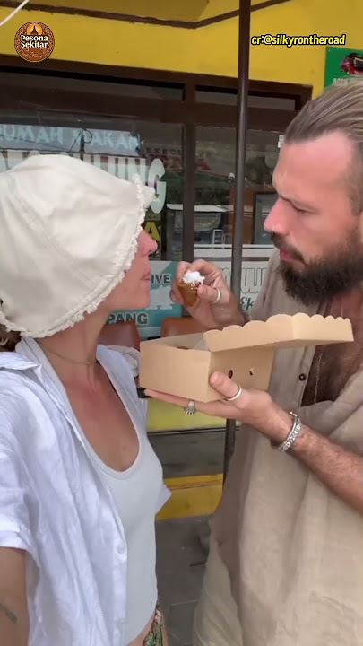 Foreigners Are Infatuated with Hot Bugis Apem Snack! #shorts #foreignerreaction #viralvideo