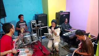 teman tapi mesra cover Ardipura band.