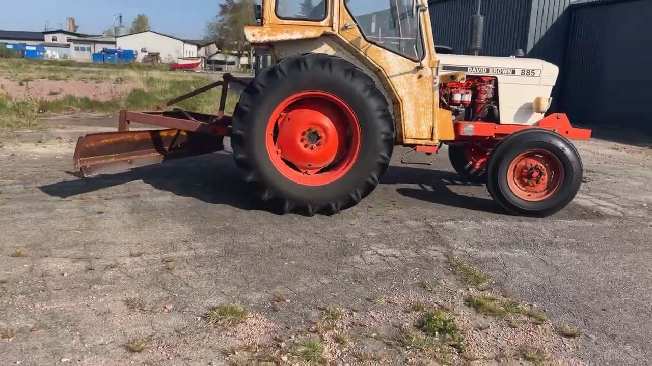 Veterantraktor DAVID BROWN 885/1 med få timmar och originalskick
