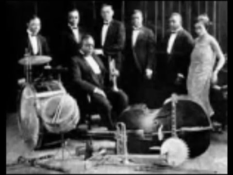 JOE &rsquo;KING&rsquo; OLIVER&rsquo;S JAZZ BAND AND LOUIS ARMSTRONG