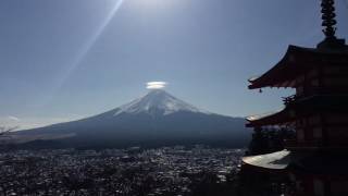 A lenticular cloud above Mount Fuji Timelapse