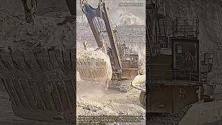 HeavyDutyShovels Loading Huge Mining Trucks #heavyequipment #machinery #mining #engineering #process