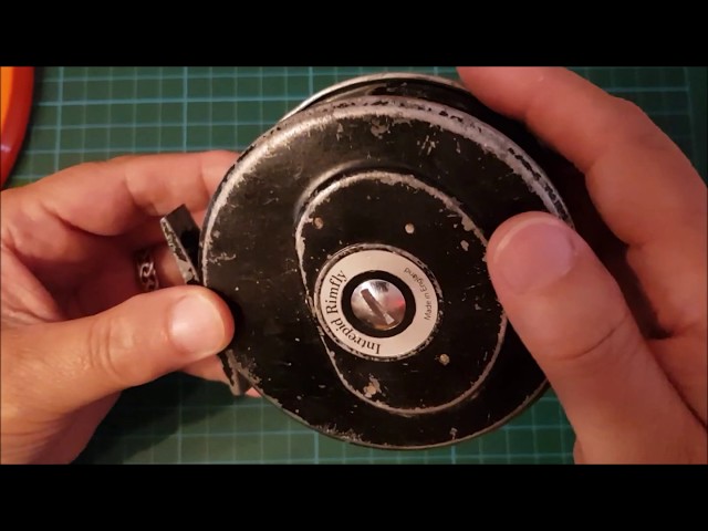 Vintage Intrepid Rimfly fly fishing reel - disassembly and cleaning 