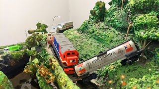Kereta Api Indonesia CC201 Merah Biru Menabrak Gerbong Pertamina Sampai Terseret