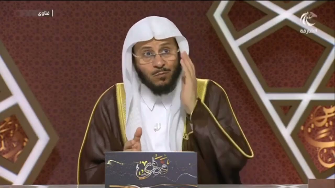 أنا وزوجي نصلي ونترك وكذلك أولادي !! | الشيخ عزيز بن فرحان