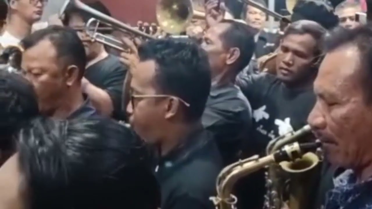 Nang Gumalunsang with musik tiup