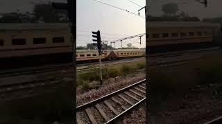 😜❣️#trainshorts #indianrailways #trainlovers #trainspotting #railwaystation #viralshorts #shorts
