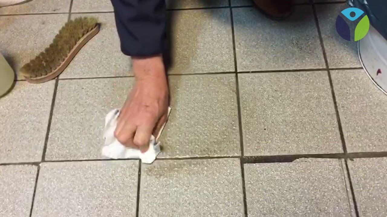 BIO.Intensiv Reinigung von rutschfeste Fliesen Restaurant Küche - YouTube