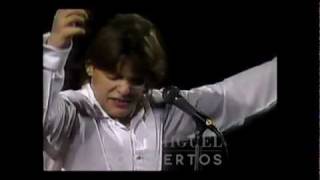Video voorbeeld van "Luia Miguel - Muchachos De Hoy (Viña del Mar 1986)"