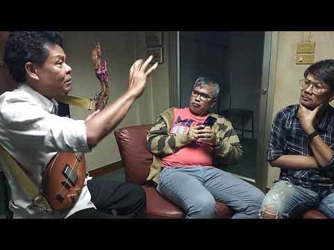 พิณสายกลาง เรื่องราวบนสายพิณ