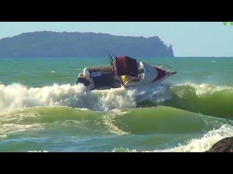 boat crash jupiter boat goes vertical at boynton inlet doovi boat crash jupiter boat goes vertical at boynton inlet doovi
