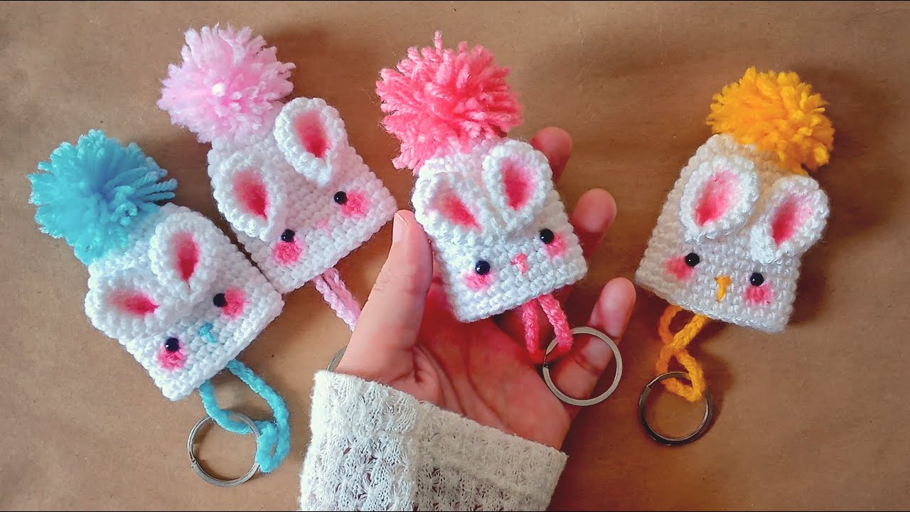 Crochet Amigurumi Bunny Keychain | free pattern | حافظ مفاتيح على شكل أرنوب لطيف | DIY