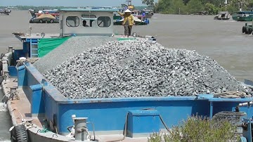 Hấp dẫn kịch tính.ghe.sà lan Vượt cống ngăn mặn.cống 7 cửa Trà Vinh