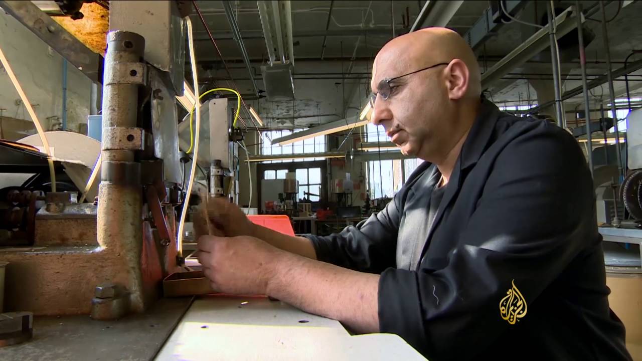 هذه قصتي: أنديرجيت سينغ صانع إطارات النظارات يدويا - YouTube