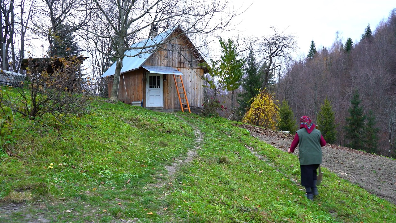 Настоящее выживание в горах. Невероятная жизнь пожилой женщины в горах