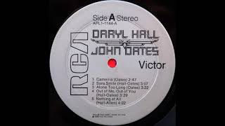 Daryl Hall & John Oates – Alone Too Long