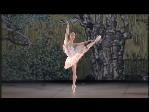 Video: Cops Thiab Ballerinas