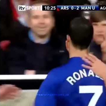 Story wa bola Tendangan ronaldo meyusuk